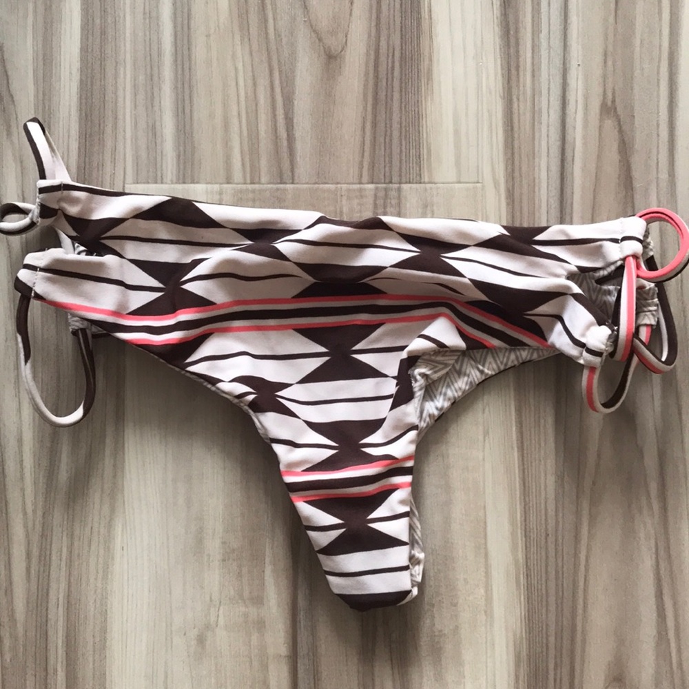Acacia bottoms